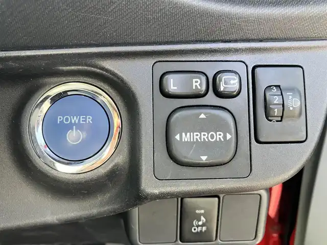 トヨタ アクア S 静岡県 2012(平24)年 7.1万km スーパーレッドⅤ エンジンスタートボタン/パワーステアリング/パワーウィンドウ/取扱説明書/アイドリングストップ/スマートキー/スペアキー1本/オートエアコン/純正ＥＴＣ/純正ナビ（CD/DVD/BT/フルセグ）/ドライブレコーダー前後/純正フロアマット/布シート/ABS/横滑り防止装置/オートライト/ハロゲン/Wエアバッグ