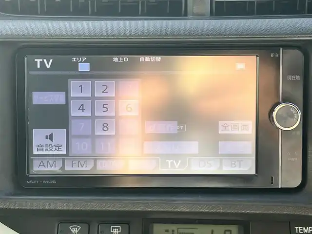 トヨタ アクア S 静岡県 2012(平24)年 7.1万km スーパーレッドⅤ エンジンスタートボタン/パワーステアリング/パワーウィンドウ/取扱説明書/アイドリングストップ/スマートキー/スペアキー1本/オートエアコン/純正ＥＴＣ/純正ナビ（CD/DVD/BT/フルセグ）/ドライブレコーダー前後/純正フロアマット/布シート/ABS/横滑り防止装置/オートライト/ハロゲン/Wエアバッグ