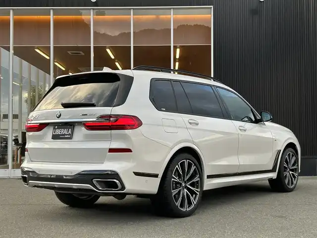 ＢＭＷ Ｘ７ xDrive40d Mスポーツ 福岡県 2021(令3)年 2.8万km ミネラルホワイト パノラマスライディングルーフ/リアエンターテイメンメントシステム/ウェルネスパッケージ/アルカンターラルーフライニング　/harman/kardon/茶革シート/前席エアシート/全席シートヒーター/ヘッドアップディスプレイ/純正ナビ/Applecarplay/androidauto/全方位カメラ/フルセグTV/Bluetooth/LEDヘッドライト/パワーバックドア/ワイヤレス充電/ミラー一体型ETC