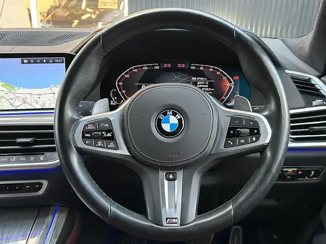 ＢＭＷ Ｘ７ xDrive40d Mスポーツ 福岡県 2021(令3)年 2.8万km ミネラルホワイト パノラマスライディングルーフ/リアエンターテイメンメントシステム/ウェルネスパッケージ/アルカンターラルーフライニング　/harman/kardon/茶革シート/前席エアシート/全席シートヒーター/ヘッドアップディスプレイ/純正ナビ/Applecarplay/androidauto/全方位カメラ/フルセグTV/Bluetooth/LEDヘッドライト/パワーバックドア/ワイヤレス充電/ミラー一体型ETC