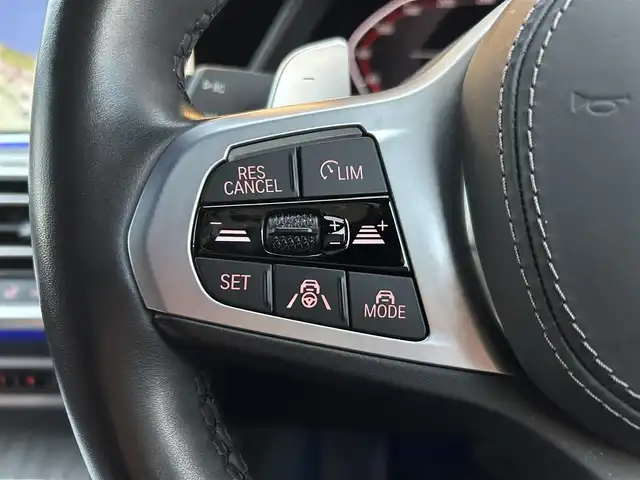 ＢＭＷ Ｘ７ xDrive40d Mスポーツ 福岡県 2021(令3)年 2.8万km ミネラルホワイト パノラマスライディングルーフ/リアエンターテイメンメントシステム/ウェルネスパッケージ/アルカンターラルーフライニング　/harman/kardon/茶革シート/前席エアシート/全席シートヒーター/ヘッドアップディスプレイ/純正ナビ/Applecarplay/androidauto/全方位カメラ/フルセグTV/Bluetooth/LEDヘッドライト/パワーバックドア/ワイヤレス充電/ミラー一体型ETC