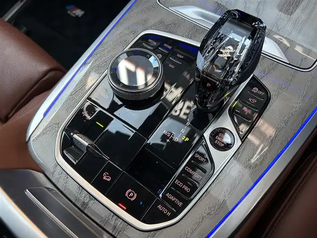 ＢＭＷ Ｘ７ xDrive40d Mスポーツ 福岡県 2021(令3)年 2.8万km ミネラルホワイト パノラマスライディングルーフ/リアエンターテイメンメントシステム/ウェルネスパッケージ/アルカンターラルーフライニング　/harman/kardon/茶革シート/前席エアシート/全席シートヒーター/ヘッドアップディスプレイ/純正ナビ/Applecarplay/androidauto/全方位カメラ/フルセグTV/Bluetooth/LEDヘッドライト/パワーバックドア/ワイヤレス充電/ミラー一体型ETC