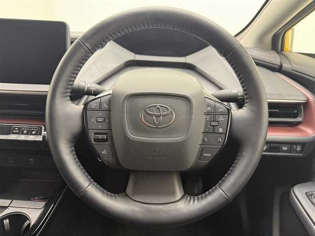 トヨタ プリウス Z 埼玉県 2023(令5)年 1.2万km 黄 純正ディスプレイオーディオ/（Bluetooth/HDMI/USB/フルセグTV/スマホ連携）/純正メモリナビ/バック/サイドカメラ/パノラマルーフ/アダクティブクルーズコントロール/レーンディパーチャーアラート/レーンキープアシスト/プリクラッシュセーフティー/ブラインドスポットモニター/パーキングアシスト/コーナーセンサー（前後）/デジタルインナーミラー/レザーシート/シートヒーター（D/N席）/ベンチレーション（D/N席）/D席パワーシート/ステアリングヒーター/パワーバックドア/LEDヘッドライト/オートライト/オートマチックハイビーム/ヘッドライトレベライザー/ビルトインETC2.0/モデリスタスポイラー（フロント/サイド/リア）/TVキット/ワイヤレス充電/純正19インチアルミホイール/純正フロアマット/スマートキー/スペアキー1本/OPスペアタイヤ