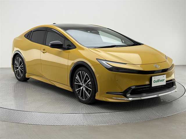 トヨタ プリウス Z 埼玉県 2023(令5)年 1.2万km 黄 純正ディスプレイオーディオ/（Bluetooth/HDMI/USB/フルセグTV/スマホ連携）/純正メモリナビ/バック/サイドカメラ/パノラマルーフ/アダクティブクルーズコントロール/レーンディパーチャーアラート/レーンキープアシスト/プリクラッシュセーフティー/ブラインドスポットモニター/パーキングアシスト/コーナーセンサー（前後）/デジタルインナーミラー/レザーシート/シートヒーター（D/N席）/ベンチレーション（D/N席）/D席パワーシート/ステアリングヒーター/パワーバックドア/LEDヘッドライト/オートライト/オートマチックハイビーム/ヘッドライトレベライザー/ビルトインETC2.0/モデリスタスポイラー（フロント/サイド/リア）/TVキット/ワイヤレス充電/純正19インチアルミホイール/純正フロアマット/スマートキー/スペアキー1本/OPスペアタイヤ
