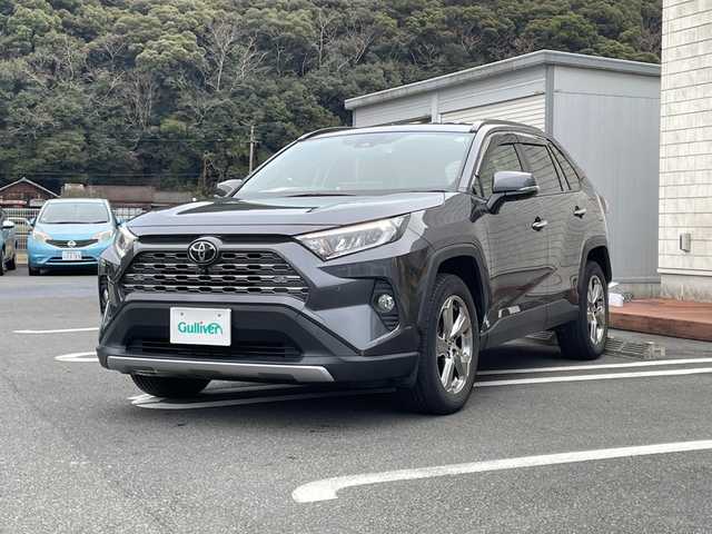 トヨタ ＲＡＶ４ G 愛媛県 2020(令2)年 2.3万km グレーメタリック ワンオーナー /純正ディスプレイオーディオ/　・Bluetooth/AM/FM/USB/全方位カメラ/バックカメラ/トヨタセーフティセンス/プリクラッシュセーフティ/レーンディパーチャーアラート/レーダークルーズコントロール/前後ドライブレコーダー/レザーシート/D席パワーシート/D/N席シートヒーター/ステアリングヒーター/リヤパワーゲート/ETC/スペアキー/取扱説明書/保証書