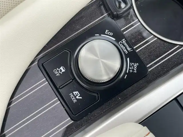 レクサス ＲＸ 450hL 東京都 2020(令2)年 1.8万km ソニッククォーツ 衝突被害軽減ブレーキ/レーンキープアシスト/サンルーフ/純正メモリナビ/バックカメラ/レーダークルーズコントロール/LEDヘッドライト/オートマチックハイビーム/シートヒーター/エアシート/パワーシート/ハンドルヒーター/コーナーセンサー/ドライブレコーダー/スマートキー/ETC2.0