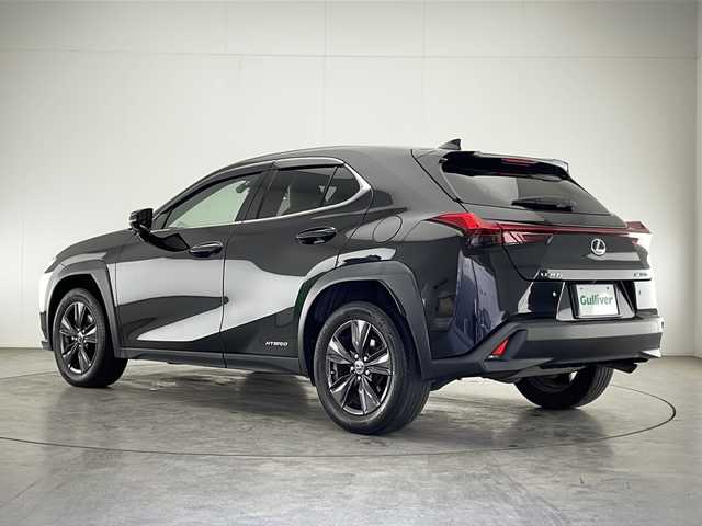 レクサス ＵＸ 250h バージョンC 宮崎県 2020(令2)年 6.5万km グラファイトブラックガラスフレーク 禁煙車/レクサスセーフティシステム/純正12.3型ナビTV　/（CD/DVD/Blu-ray/Bluetooth/フルセグTV)/純正バックカメラ/純正ビルトイン2.0ETC/純正ドライブレコーダー/純正LEDオートライト/純正LEDフォグ/純正17インチアルミ/純正フロアマット/プリクラッシュセーフティ/アダプティブクルーズコントロール/レーンディパーチャーアラート/オートマチックハイビーム/ブラインドスポットモニター/パーキングサポートブレーキ/クリアランスソナー/白本革シート/前席パワーシート/シートヒーター/パワーチルトステアリング/ステアリングヒーター/スマートキー/プッシュエンジンスタート/スペアキー2本/新車時保証書/取扱い説明書