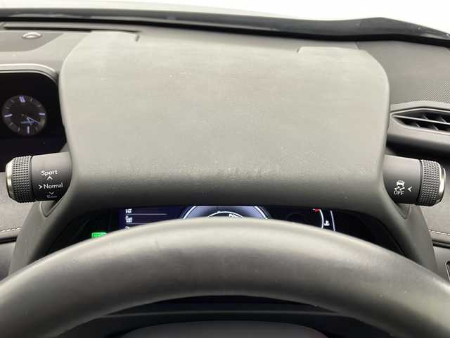 レクサス ＵＸ 250h バージョンC 宮崎県 2020(令2)年 6.5万km グラファイトブラックガラスフレーク 禁煙車/レクサスセーフティシステム/純正12.3型ナビTV　/（CD/DVD/Blu-ray/Bluetooth/フルセグTV)/純正バックカメラ/純正ビルトイン2.0ETC/純正ドライブレコーダー/純正LEDオートライト/純正LEDフォグ/純正17インチアルミ/純正フロアマット/プリクラッシュセーフティ/アダプティブクルーズコントロール/レーンディパーチャーアラート/オートマチックハイビーム/ブラインドスポットモニター/パーキングサポートブレーキ/クリアランスソナー/白本革シート/前席パワーシート/シートヒーター/パワーチルトステアリング/ステアリングヒーター/スマートキー/プッシュエンジンスタート/スペアキー2本/新車時保証書/取扱い説明書