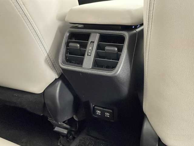 レクサス ＵＸ 250h バージョンC 宮崎県 2020(令2)年 6.5万km グラファイトブラックガラスフレーク 禁煙車/レクサスセーフティシステム/純正12.3型ナビTV　/（CD/DVD/Blu-ray/Bluetooth/フルセグTV)/純正バックカメラ/純正ビルトイン2.0ETC/純正ドライブレコーダー/純正LEDオートライト/純正LEDフォグ/純正17インチアルミ/純正フロアマット/プリクラッシュセーフティ/アダプティブクルーズコントロール/レーンディパーチャーアラート/オートマチックハイビーム/ブラインドスポットモニター/パーキングサポートブレーキ/クリアランスソナー/白本革シート/前席パワーシート/シートヒーター/パワーチルトステアリング/ステアリングヒーター/スマートキー/プッシュエンジンスタート/スペアキー2本/新車時保証書/取扱い説明書