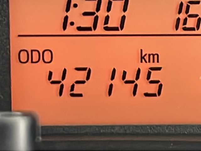 トヨタ ヴィッツ F 秋田県 2019(令1)年 4.3万km ブラックマイカ 社外ナビ【FM/AM/BT/AUX/CD】　/バックカメラ　/ＥＴＣ　/リモコンキー　/ＵＳＢポート　/フロントワイパーデアイサー　/横滑り防止装置　/ライトレベライザー　/電格ミラー　/ウィンカーミラー　/保証書　/取扱説明書　/スペアキー有り
