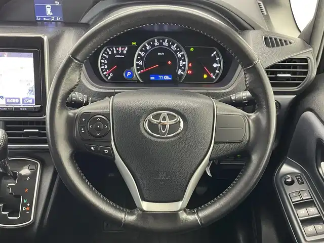 トヨタ ヴォクシー ZS 愛知県 2014(平26)年 7.8万km ブラック 純正９型メモリナビ　フルセグＴＶ　アルパイン後席モニター　バックカメラ　両側パワースライドドア　ＥＴＣ　ＬＥＤオートライト　前後ドラレコ　Ｂｌｕｅｔｏｏｔｈ　ステアリングスイッチ　フォグランプ　禁煙車
