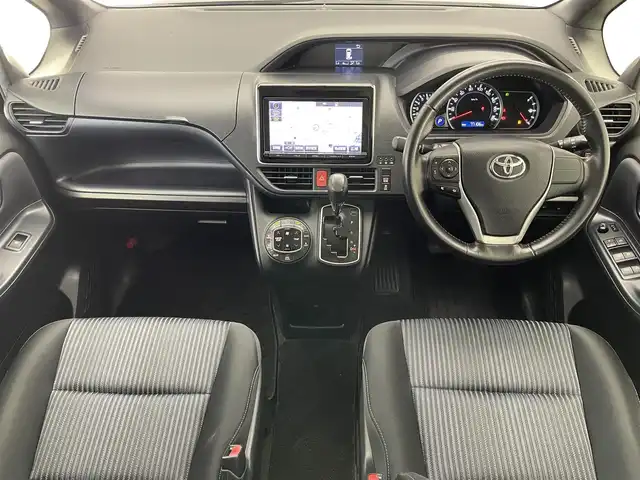 トヨタ ヴォクシー ZS 愛知県 2014(平26)年 7.8万km ブラック 純正９型メモリナビ　フルセグＴＶ　アルパイン後席モニター　バックカメラ　両側パワースライドドア　ＥＴＣ　ＬＥＤオートライト　前後ドラレコ　Ｂｌｕｅｔｏｏｔｈ　ステアリングスイッチ　フォグランプ　禁煙車
