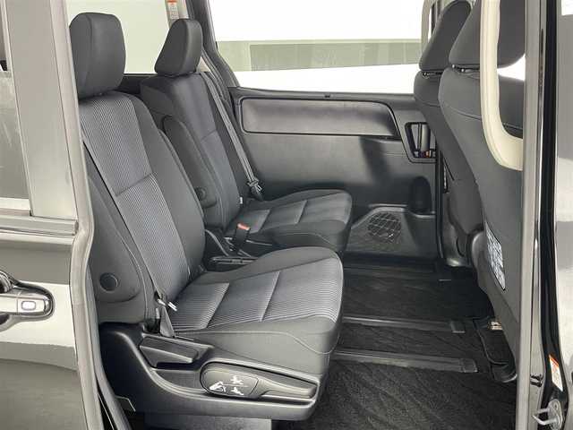 トヨタ ヴォクシー ZS 愛知県 2014(平26)年 7.8万km ブラック 純正９型メモリナビ　フルセグＴＶ　アルパイン後席モニター　バックカメラ　両側パワースライドドア　ＥＴＣ　ＬＥＤオートライト　前後ドラレコ　Ｂｌｕｅｔｏｏｔｈ　ステアリングスイッチ　フォグランプ　禁煙車