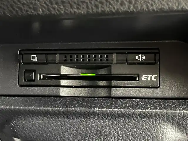 トヨタ ヴォクシー ZS 愛知県 2014(平26)年 7.8万km ブラック 純正９型メモリナビ　フルセグＴＶ　アルパイン後席モニター　バックカメラ　両側パワースライドドア　ＥＴＣ　ＬＥＤオートライト　前後ドラレコ　Ｂｌｕｅｔｏｏｔｈ　ステアリングスイッチ　フォグランプ　禁煙車
