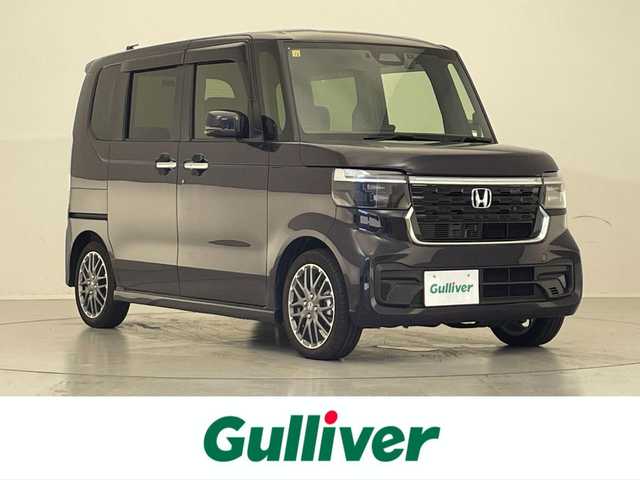 ホンダ Ｎ ＢＯＸ カスタム ターボ 滋賀県 2023(令5)年 0.5万km トワイライトミストブラックパール 禁煙車/純正９インチディスプレイオーディオ/・フルセグTV・Bluetooth・DVD・CD/全方位カメラ/ETC/前後ドラレコ/レーダークルコン/両側パワースライドドア/ハーフレザー/シートヒーター/ステアリングヒーター/ステアリングスイッチ/スマートキー/スペアキー/オートライト/LEDヘッドライト