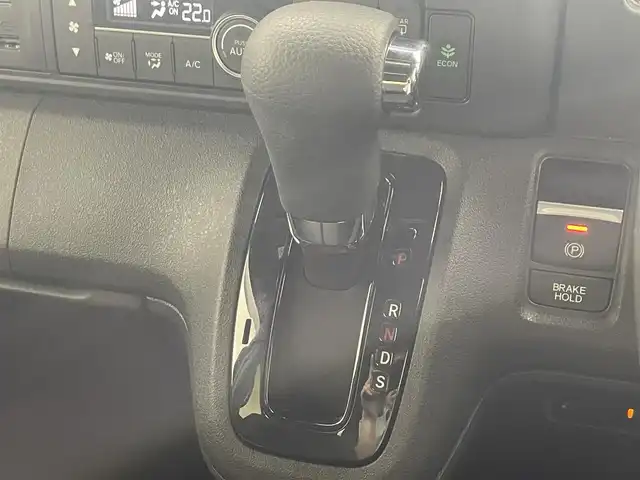 ホンダ Ｎ ＢＯＸ カスタム ターボ 滋賀県 2023(令5)年 0.5万km トワイライトミストブラックパール 禁煙車/純正９インチディスプレイオーディオ/・フルセグTV・Bluetooth・DVD・CD/全方位カメラ/ETC/前後ドラレコ/レーダークルコン/両側パワースライドドア/ハーフレザー/シートヒーター/ステアリングヒーター/ステアリングスイッチ/スマートキー/スペアキー/オートライト/LEDヘッドライト
