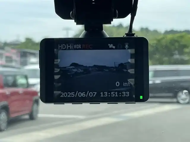 ダイハツ タント カスタム X セレクション 愛媛県 2020(令2)年 2.8万km シャイニングホワイトパール 両側パワースライドドア/純正メモリーナビ(Bluetooth/CD/DVD)/フルセグテレビ/アイドリングストップ/レーンキープアシスト/前後コーナーセンサー/ドライブレコーダー/LEDヘッドライト/オートライト/フロアマット/シートヒーター/純正ドアバイザー/純正アルミホイール/横滑り防止装置/衝突軽減システム/カーテンエアバッグ/スマートキー/プッシュスタート/ABS