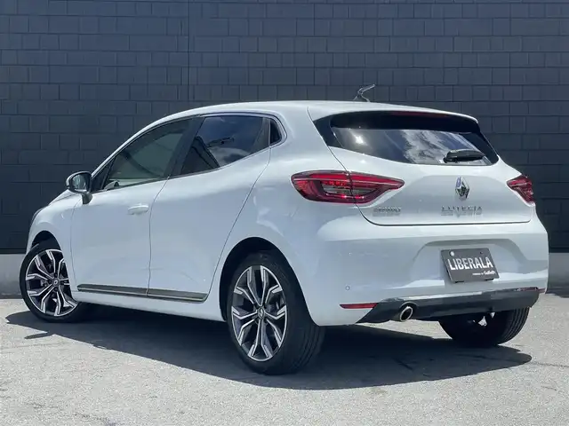 ルノー ルノー ルーテシア インテンス 静岡県 2021(令3)年 1.9万km ブラングラシエ 純正ディスプレイオーディオ/・スマートフォン用ミラーリング機能/・Bluetooth/・バックカメラ/ETC/アダプティブクルーズコントロール/歩行者・自転車検知機能付き衝突軽減ブレーキ/ブラインドスポットワーニング/パーキングアシスト/パドルシフト/ステアリングヒーター/LEDヘッドライト/・フロントフォグランプ/純正フロアマット/純正17インチアルミホイール