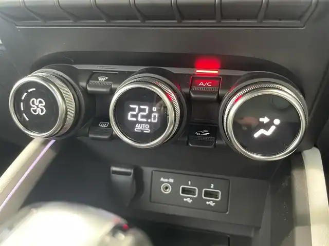 ルノー ルノー ルーテシア インテンス 静岡県 2021(令3)年 1.9万km ブラングラシエ 純正ディスプレイオーディオ/・スマートフォン用ミラーリング機能/・Bluetooth/・バックカメラ/ETC/アダプティブクルーズコントロール/歩行者・自転車検知機能付き衝突軽減ブレーキ/ブラインドスポットワーニング/パーキングアシスト/パドルシフト/ステアリングヒーター/LEDヘッドライト/・フロントフォグランプ/純正フロアマット/純正17インチアルミホイール