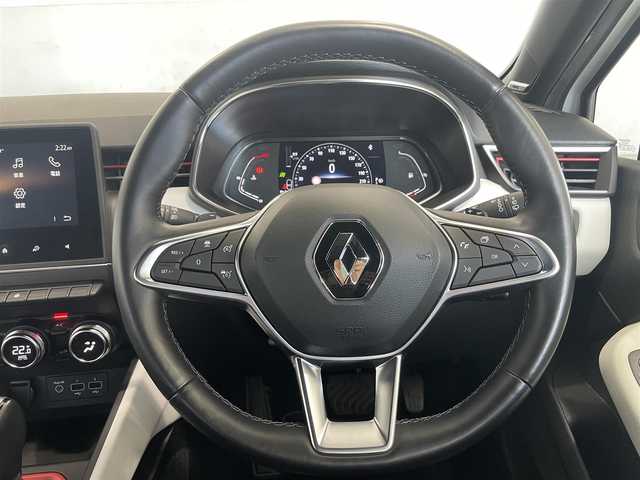 ルノー ルノー ルーテシア インテンス 静岡県 2021(令3)年 1.9万km ブラングラシエ 純正ディスプレイオーディオ/・スマートフォン用ミラーリング機能/・Bluetooth/・バックカメラ/ETC/アダプティブクルーズコントロール/歩行者・自転車検知機能付き衝突軽減ブレーキ/ブラインドスポットワーニング/パーキングアシスト/パドルシフト/ステアリングヒーター/LEDヘッドライト/・フロントフォグランプ/純正フロアマット/純正17インチアルミホイール