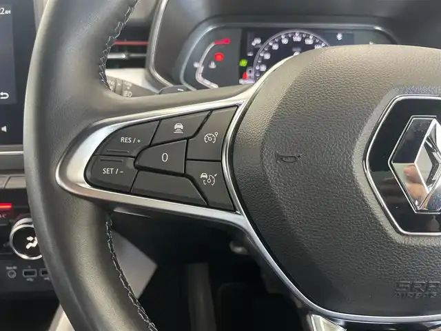 ルノー ルノー ルーテシア インテンス 静岡県 2021(令3)年 1.9万km ブラングラシエ 純正ディスプレイオーディオ/・スマートフォン用ミラーリング機能/・Bluetooth/・バックカメラ/ETC/アダプティブクルーズコントロール/歩行者・自転車検知機能付き衝突軽減ブレーキ/ブラインドスポットワーニング/パーキングアシスト/パドルシフト/ステアリングヒーター/LEDヘッドライト/・フロントフォグランプ/純正フロアマット/純正17インチアルミホイール
