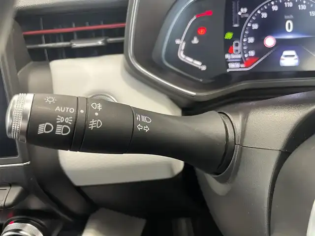 ルノー ルノー ルーテシア インテンス 静岡県 2021(令3)年 1.9万km ブラングラシエ 純正ディスプレイオーディオ/・スマートフォン用ミラーリング機能/・Bluetooth/・バックカメラ/ETC/アダプティブクルーズコントロール/歩行者・自転車検知機能付き衝突軽減ブレーキ/ブラインドスポットワーニング/パーキングアシスト/パドルシフト/ステアリングヒーター/LEDヘッドライト/・フロントフォグランプ/純正フロアマット/純正17インチアルミホイール