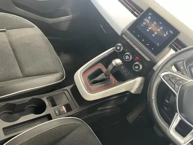 ルノー ルノー ルーテシア インテンス 静岡県 2021(令3)年 1.9万km ブラングラシエ 純正ディスプレイオーディオ/・スマートフォン用ミラーリング機能/・Bluetooth/・バックカメラ/ETC/アダプティブクルーズコントロール/歩行者・自転車検知機能付き衝突軽減ブレーキ/ブラインドスポットワーニング/パーキングアシスト/パドルシフト/ステアリングヒーター/LEDヘッドライト/・フロントフォグランプ/純正フロアマット/純正17インチアルミホイール