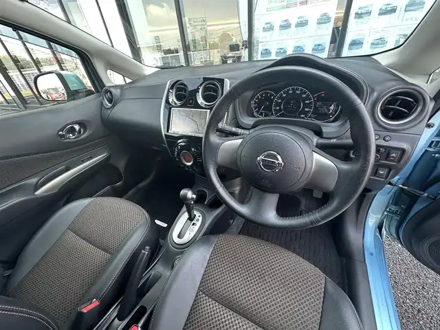 日産 ノート メダリスト エマージェンシーB 千葉県 2014(平26)年 5.5万km ソニックブルー 社外7インチナビ/（TV CD DVD BT FM AM）/全周囲カメラ/衝突被害軽減システム/車線逸脱警報/横滑り防止装置/ETC/アイドリングストップ/オートライト/電動格納ミラー/社外14インチAW/プッシュスタート/スマートキー/フロアマット/ドアバイザー/取扱説明書/保証書