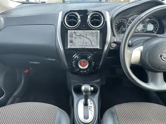 日産 ノート メダリスト エマージェンシーB 千葉県 2014(平26)年 5.5万km ソニックブルー 社外7インチナビ/（TV CD DVD BT FM AM）/全周囲カメラ/衝突被害軽減システム/車線逸脱警報/横滑り防止装置/ETC/アイドリングストップ/オートライト/電動格納ミラー/社外14インチAW/プッシュスタート/スマートキー/フロアマット/ドアバイザー/取扱説明書/保証書