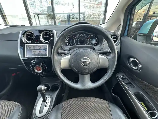 日産 ノート メダリスト エマージェンシーB 千葉県 2014(平26)年 5.5万km ソニックブルー 社外7インチナビ/（TV CD DVD BT FM AM）/全周囲カメラ/衝突被害軽減システム/車線逸脱警報/横滑り防止装置/ETC/アイドリングストップ/オートライト/電動格納ミラー/社外14インチAW/プッシュスタート/スマートキー/フロアマット/ドアバイザー/取扱説明書/保証書