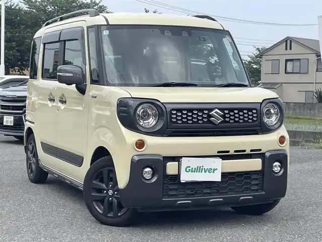 スズキ スペーシア ギア HYBRID XZターボ 群馬県 2022(令4)年 7.7万km シフォンアイボリーM ワンオーナー/４WDターボ/純正SDナビ、地デジ、Bluetooth、CD、DVD/アラウンドビューモニター/デュアルブレーキサポート/レーダークルーズコントロール/革巻きステア/LEDヘッドライト/ETC/ヘッドアップディスプレイ/パドルシフト/前席シートヒーター/ウインカーミラー/両側パワースライドドア/コーナーセンサー（リア）/ルーフレール/W・サイドエアバッグ/スマートキー×２/保証書、取説