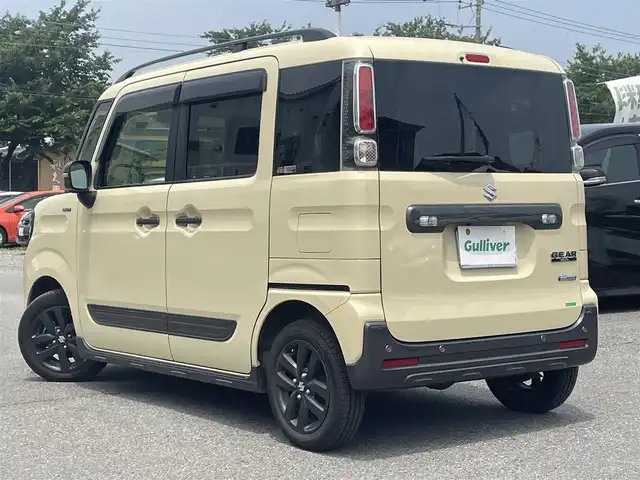 スズキ スペーシア ギア HYBRID XZターボ 群馬県 2022(令4)年 7.7万km シフォンアイボリーM ワンオーナー/４WDターボ/純正SDナビ、地デジ、Bluetooth、CD、DVD/アラウンドビューモニター/デュアルブレーキサポート/レーダークルーズコントロール/革巻きステア/LEDヘッドライト/ETC/ヘッドアップディスプレイ/パドルシフト/前席シートヒーター/ウインカーミラー/両側パワースライドドア/コーナーセンサー（リア）/ルーフレール/W・サイドエアバッグ/スマートキー×２/保証書、取説