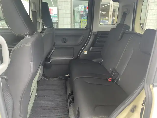 スズキ スペーシア ギア HYBRID XZターボ 群馬県 2022(令4)年 7.7万km シフォンアイボリーM ワンオーナー/４WDターボ/純正SDナビ、地デジ、Bluetooth、CD、DVD/アラウンドビューモニター/デュアルブレーキサポート/レーダークルーズコントロール/革巻きステア/LEDヘッドライト/ETC/ヘッドアップディスプレイ/パドルシフト/前席シートヒーター/ウインカーミラー/両側パワースライドドア/コーナーセンサー（リア）/ルーフレール/W・サイドエアバッグ/スマートキー×２/保証書、取説