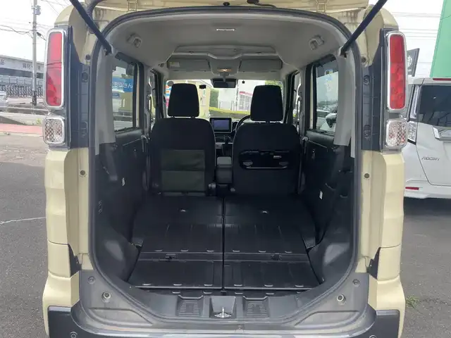 スズキ スペーシア ギア HYBRID XZターボ 群馬県 2022(令4)年 7.7万km シフォンアイボリーM ワンオーナー/４WDターボ/純正SDナビ、地デジ、Bluetooth、CD、DVD/アラウンドビューモニター/デュアルブレーキサポート/レーダークルーズコントロール/革巻きステア/LEDヘッドライト/ETC/ヘッドアップディスプレイ/パドルシフト/前席シートヒーター/ウインカーミラー/両側パワースライドドア/コーナーセンサー（リア）/ルーフレール/W・サイドエアバッグ/スマートキー×２/保証書、取説