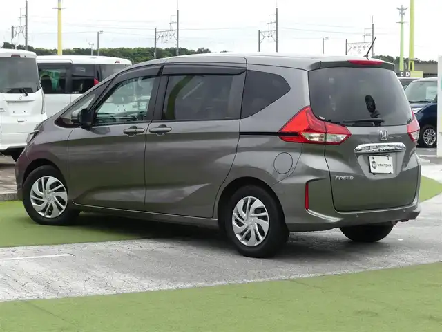 ホンダ フリード G ホンダセンシング 千葉県 2020(令2)年 2.1万km スーパープラチナグレーメタリック ホンダセンシング/・衝突軽減ブレーキ（CMBS）/・車線維持支援システム（LKAS）/・アダプティブクルーズコントロール（ACC）/・後方誤発進抑制機能/・誤発進抑制機能/両側パワースライドドア/純正メモリーナビ/ワンセグTV/【DVD/CD再生機能　Bluetooth接続】/バックカメラ/ドライブレコーダー/ETC/ウインカーミラー/リアコーナーセンサー/HIDヘッドライト/スマートキー