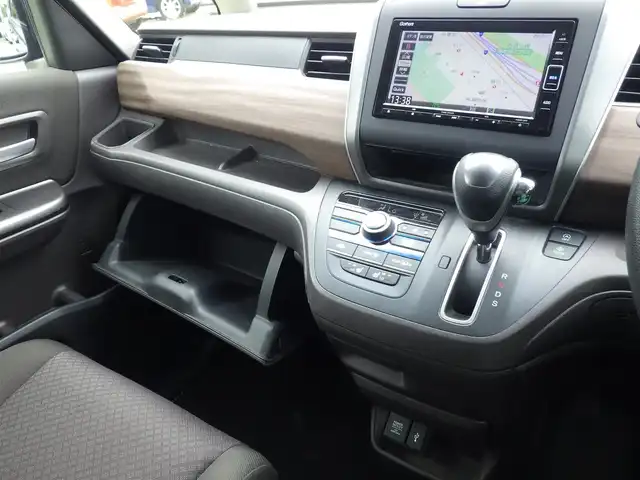 ホンダ フリード G ホンダセンシング 千葉県 2020(令2)年 2.1万km スーパープラチナグレーメタリック ホンダセンシング/・衝突軽減ブレーキ（CMBS）/・車線維持支援システム（LKAS）/・アダプティブクルーズコントロール（ACC）/・後方誤発進抑制機能/・誤発進抑制機能/両側パワースライドドア/純正メモリーナビ/ワンセグTV/【DVD/CD再生機能　Bluetooth接続】/バックカメラ/ドライブレコーダー/ETC/ウインカーミラー/リアコーナーセンサー/HIDヘッドライト/スマートキー