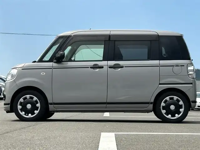 ダイハツ ムーヴ キャンバス G ブラックアクセント リミテッド SAⅢ 愛媛県 2020(令2)年 4.5万km グレーマイカM ワンオーナー/純正9インチナビ(フルセグTV/DVD/Bluetooth/HDMI)/全周囲カメラ/両側パワースライドドア/ETC/ナビ連動型ドライブレコーダー/レーンキープアシスト/横滑り防止装置/盗難防止装置/レーンキープアシスト/オートライト/オートマチックハイビーム/LEDヘッドライト/フォグランプ/コーナーセンサー/サイドエアバッグ/純正フロアマット/純正ドアバイザー/衝突軽減システム/スマートキー/ABS