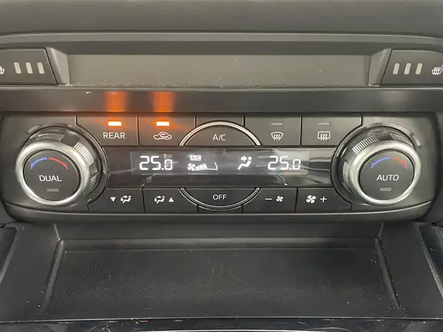 マツダ ＣＸ－８ XD プロアクティブ 岡山県 2018(平30)年 5.2万km マシーングレープレミアムM 純正8インチナビ　/・FM/AM/Bluetooth/フルセグ/CD/DVD/バックカメラ　/ＡＬＰＩＮＥ１０インチフリップダウンモニター　/パワーバックドア　/セーフティ/・スマートシティブレーキサポート/・レーンキープアシスト/・ブラインドスポットモニター/・マツダレーダークルーズコントロール　/・リアパーキングセンサー　/ＥＴＣ　/前後ドラレコ　/パワーシート/・シートメモリー/シートヒーター/ステアリングヒーター/ＬＥＤヘッドライト　