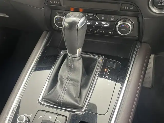 マツダ ＣＸ－８ XD プロアクティブ 岡山県 2018(平30)年 5.2万km マシーングレープレミアムM 純正8インチナビ　/・FM/AM/Bluetooth/フルセグ/CD/DVD/バックカメラ　/ＡＬＰＩＮＥ１０インチフリップダウンモニター　/パワーバックドア　/セーフティ/・スマートシティブレーキサポート/・レーンキープアシスト/・ブラインドスポットモニター/・マツダレーダークルーズコントロール　/・リアパーキングセンサー　/ＥＴＣ　/前後ドラレコ　/パワーシート/・シートメモリー/シートヒーター/ステアリングヒーター/ＬＥＤヘッドライト　