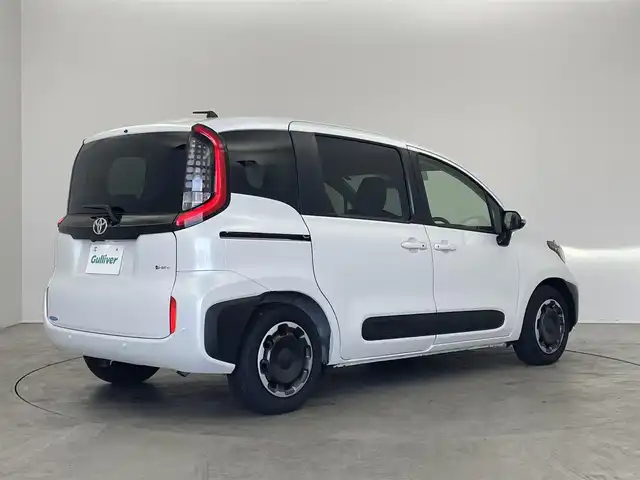 トヨタ シエンタ ハイブリッド Z 埼玉県 2025(令7)年 0.6万km プラチナホワイトパールマイカ 純正ディスプレイオーディオ/パノラミックビューモニター/プリクラッシュセーフティ/レーダークルーズコントロール/レーンディパーチャーアラート/ロードサインアシスト/クリアランスソナー /両側パワースライドドア/LEDオートライト/スマートキー/ETC2.0
