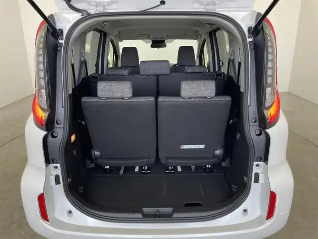 トヨタ シエンタ ハイブリッド Z 埼玉県 2025(令7)年 0.6万km プラチナホワイトパールマイカ 純正ディスプレイオーディオ/パノラミックビューモニター/プリクラッシュセーフティ/レーダークルーズコントロール/レーンディパーチャーアラート/ロードサインアシスト/クリアランスソナー /両側パワースライドドア/LEDオートライト/スマートキー/ETC2.0
