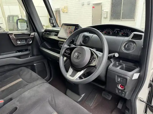 ホンダ Ｎ ＢＯＸ カスタムG スロープLホンダS 三重県 2019(平31)年 4.9万km プラチナホワイトパール ワンオーナー/車いす専用装備/・スーパーフレックススロープ/・電動ウインチ/・車いす乗車員用手すり/純正8インチナビ【VXU-195NBi】/・地デジTV/CD/DVD/Bluetooth/Apple CarPlay/バックカメラ/ホンダセンシング /・衝突軽減ブレーキ/・誤発進抑制機能/・後方誤発進抑制機能/・歩行者故障低減ステアリング/・先行車発進お知らせ機能/・アクティブクルーズコントロール/・車線維持支援システム/・オートハイビーム/・標識認識能/・路外逸脱抑制機能/片側パワースライドドア /ビルトインETC/純正14インチアルミホイール/LEDヘッドライト/オートライト/スマートキー×2/取説/保証書