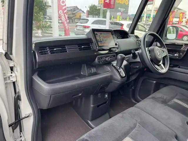 ホンダ Ｎ ＢＯＸ カスタムG スロープLホンダS 三重県 2019(平31)年 4.9万km プラチナホワイトパール ワンオーナー/車いす専用装備/・スーパーフレックススロープ/・電動ウインチ/・車いす乗車員用手すり/純正8インチナビ【VXU-195NBi】/・地デジTV/CD/DVD/Bluetooth/Apple CarPlay/バックカメラ/ホンダセンシング /・衝突軽減ブレーキ/・誤発進抑制機能/・後方誤発進抑制機能/・歩行者故障低減ステアリング/・先行車発進お知らせ機能/・アクティブクルーズコントロール/・車線維持支援システム/・オートハイビーム/・標識認識能/・路外逸脱抑制機能/片側パワースライドドア /ビルトインETC/純正14インチアルミホイール/LEDヘッドライト/オートライト/スマートキー×2/取説/保証書