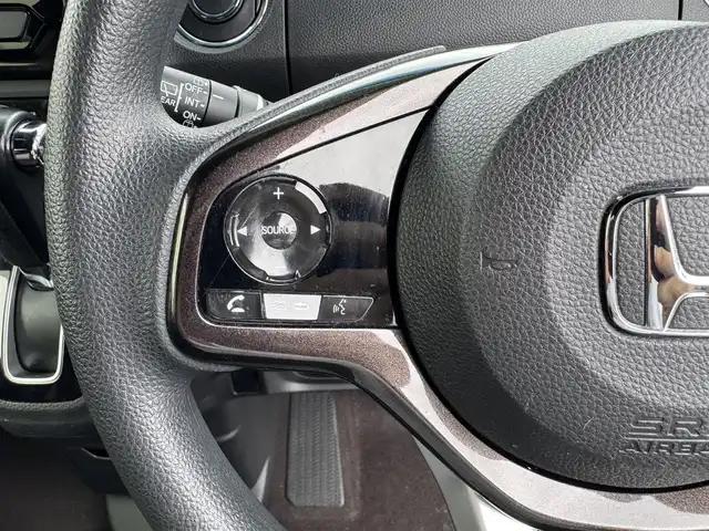 ホンダ Ｎ ＢＯＸ カスタムG スロープLホンダS 三重県 2019(平31)年 4.9万km プラチナホワイトパール ワンオーナー/車いす専用装備/・スーパーフレックススロープ/・電動ウインチ/・車いす乗車員用手すり/純正8インチナビ【VXU-195NBi】/・地デジTV/CD/DVD/Bluetooth/Apple CarPlay/バックカメラ/ホンダセンシング /・衝突軽減ブレーキ/・誤発進抑制機能/・後方誤発進抑制機能/・歩行者故障低減ステアリング/・先行車発進お知らせ機能/・アクティブクルーズコントロール/・車線維持支援システム/・オートハイビーム/・標識認識能/・路外逸脱抑制機能/片側パワースライドドア /ビルトインETC/純正14インチアルミホイール/LEDヘッドライト/オートライト/スマートキー×2/取説/保証書