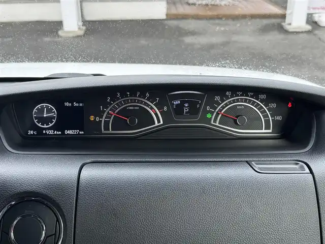 ホンダ Ｎ ＢＯＸ カスタムG スロープLホンダS 三重県 2019(平31)年 4.9万km プラチナホワイトパール ワンオーナー/車いす専用装備/・スーパーフレックススロープ/・電動ウインチ/・車いす乗車員用手すり/純正8インチナビ【VXU-195NBi】/・地デジTV/CD/DVD/Bluetooth/Apple CarPlay/バックカメラ/ホンダセンシング /・衝突軽減ブレーキ/・誤発進抑制機能/・後方誤発進抑制機能/・歩行者故障低減ステアリング/・先行車発進お知らせ機能/・アクティブクルーズコントロール/・車線維持支援システム/・オートハイビーム/・標識認識能/・路外逸脱抑制機能/片側パワースライドドア /ビルトインETC/純正14インチアルミホイール/LEDヘッドライト/オートライト/スマートキー×2/取説/保証書