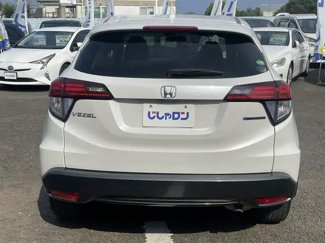 ホンダ ヴェゼル ハイブリッド X 徳島県 2014(平26)年 12.5万km ホワイトオーキッドパール (株)IDOMが運営する【じしゃロン徳島店】の自社ローン専用車両になりますこちらは現金またはオートローンご利用時の価格です。/自社ローンご希望の方は別途その旨お申付け下さい”										/社外ナビゲーション　/（フルセグ/CD/DVD/SD/BT)/衝突被害軽減ブレーキ　/バックモニター　/ＥＴＣ　/クルーズコントロール　/トラクションコントロール/スポーツモード切替/革巻きステアリング/電気式パーキングブレーキ/オートホールド/プッシュスタート　/スマートキー　/ＬＥＤヘッドライト　/フォグランプ/ウィンカーミラー/ステアリングリモコン/室内LEDランプ/カーテンエアバック　/純正フロアマット　/サイドバイザー
