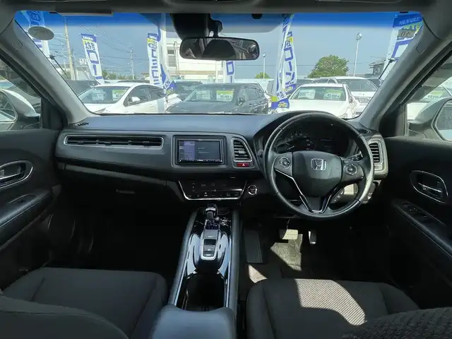 ホンダ ヴェゼル ハイブリッド X 徳島県 2014(平26)年 12.5万km ホワイトオーキッドパール (株)IDOMが運営する【じしゃロン徳島店】の自社ローン専用車両になりますこちらは現金またはオートローンご利用時の価格です。/自社ローンご希望の方は別途その旨お申付け下さい”										/社外ナビゲーション　/（フルセグ/CD/DVD/SD/BT)/衝突被害軽減ブレーキ　/バックモニター　/ＥＴＣ　/クルーズコントロール　/トラクションコントロール/スポーツモード切替/革巻きステアリング/電気式パーキングブレーキ/オートホールド/プッシュスタート　/スマートキー　/ＬＥＤヘッドライト　/フォグランプ/ウィンカーミラー/ステアリングリモコン/室内LEDランプ/カーテンエアバック　/純正フロアマット　/サイドバイザー