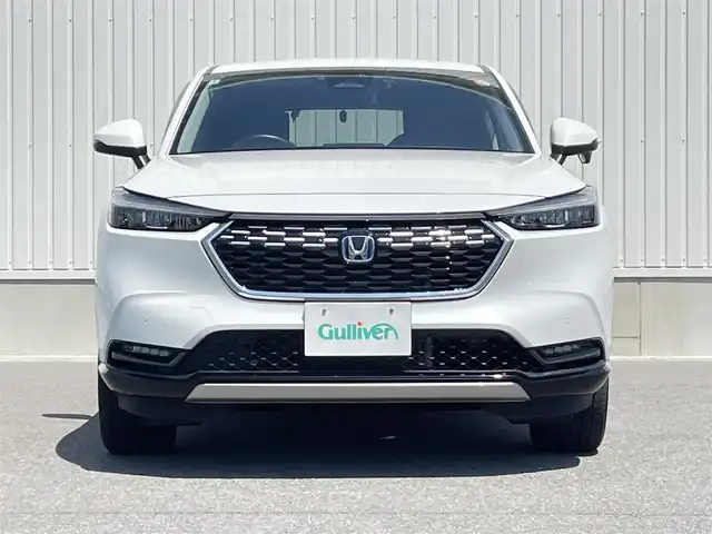 ホンダ ヴェゼル ハイブリッド e:HEV Z 群馬県 2022(令4)年 3.4万km プラチナホワイトパール ホンダセンシング/・衝突軽減ブレーキ/・誤発進抑制機能/・後方誤発進抑制機能/・近距離衝突軽減ブレーキ/・歩行者事故軽減ステアリング/・路外逸脱抑制機能/・渋滞追従機能付アダプティブクルーズコントロール/・車線維持支援システム/・先行車発進お知らせ機能/・標識認識機能/・オートハイビーム/・パーキングセンサーシステム/純正ナビ/バックカメラ/ハンズフリーアクセスパワーテールゲート(予約クローズ機能付)/ETC/ハーフレザー/シートヒーター/（D席/N席）/純正前後ドラレコ/純正AW/純正フロアマット/パドルシフト/ステアリングスイッチ