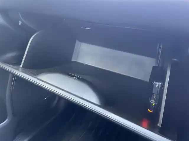 ホンダ ヴェゼル ハイブリッド e:HEV Z 群馬県 2022(令4)年 3.4万km プラチナホワイトパール ホンダセンシング/・衝突軽減ブレーキ/・誤発進抑制機能/・後方誤発進抑制機能/・近距離衝突軽減ブレーキ/・歩行者事故軽減ステアリング/・路外逸脱抑制機能/・渋滞追従機能付アダプティブクルーズコントロール/・車線維持支援システム/・先行車発進お知らせ機能/・標識認識機能/・オートハイビーム/・パーキングセンサーシステム/純正ナビ/バックカメラ/ハンズフリーアクセスパワーテールゲート(予約クローズ機能付)/ETC/ハーフレザー/シートヒーター/（D席/N席）/純正前後ドラレコ/純正AW/純正フロアマット/パドルシフト/ステアリングスイッチ