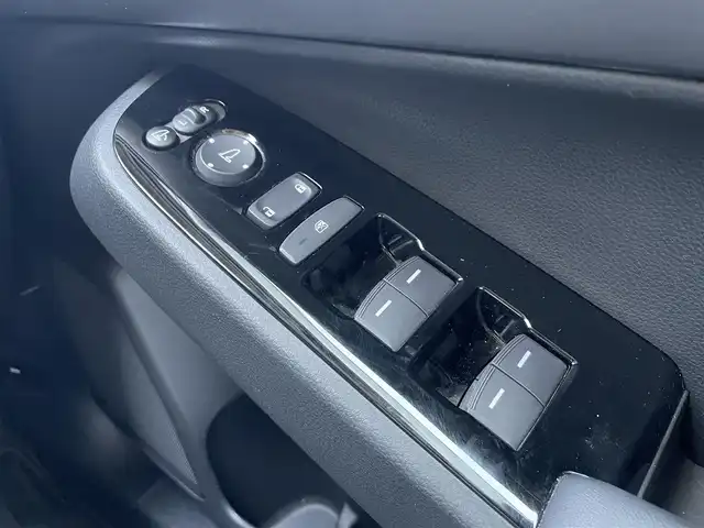 ホンダ ヴェゼル ハイブリッド e:HEV Z 群馬県 2022(令4)年 3.4万km プラチナホワイトパール ホンダセンシング/・衝突軽減ブレーキ/・誤発進抑制機能/・後方誤発進抑制機能/・近距離衝突軽減ブレーキ/・歩行者事故軽減ステアリング/・路外逸脱抑制機能/・渋滞追従機能付アダプティブクルーズコントロール/・車線維持支援システム/・先行車発進お知らせ機能/・標識認識機能/・オートハイビーム/・パーキングセンサーシステム/純正ナビ/バックカメラ/ハンズフリーアクセスパワーテールゲート(予約クローズ機能付)/ETC/ハーフレザー/シートヒーター/（D席/N席）/純正前後ドラレコ/純正AW/純正フロアマット/パドルシフト/ステアリングスイッチ
